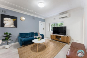 Manly Beachside 2-Bed Apartment in Spacious House, Sydney